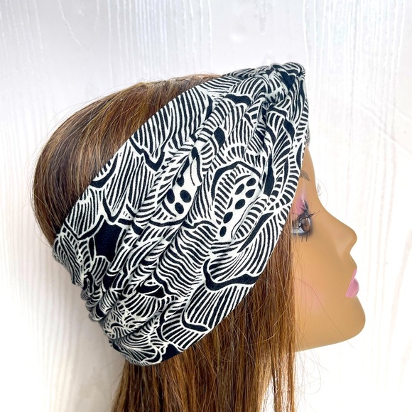 Black & White Abstract Jersy Knit WideTwisted Headband, Spring Headwraps - Picture 6 of 7